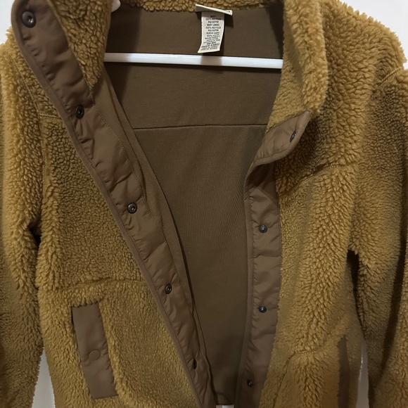 LL Bean Women’s Sherpa Fleece Jacket - Picture 9 of 10